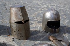 Inhalt der Waffenkammer in der Burgruine Greifenstein